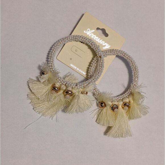 Beaded tassel hoop earings - Picture 2 of 4